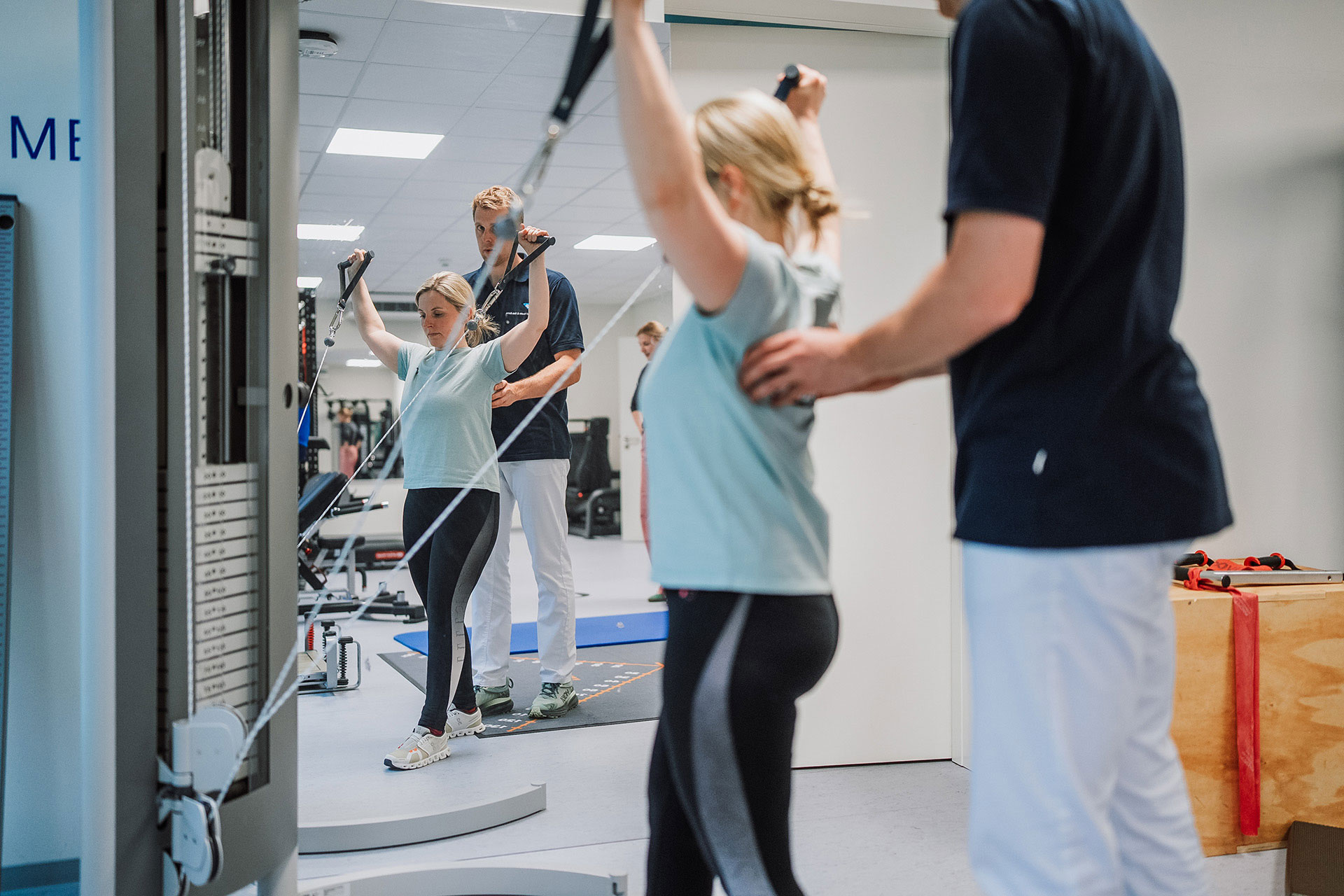 Krankengymnastik an Geräten